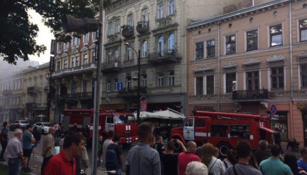 Пожежа в центрі Львова: міськрада відселила людей і підраховує збитки