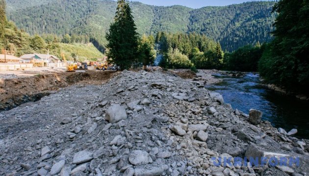 Закарпатці протестують:  міні-ГЕС руйнують ріки