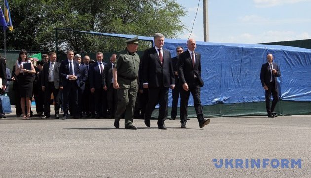 Poroshenko y Filip acuerdan completar la demarcación de la frontera