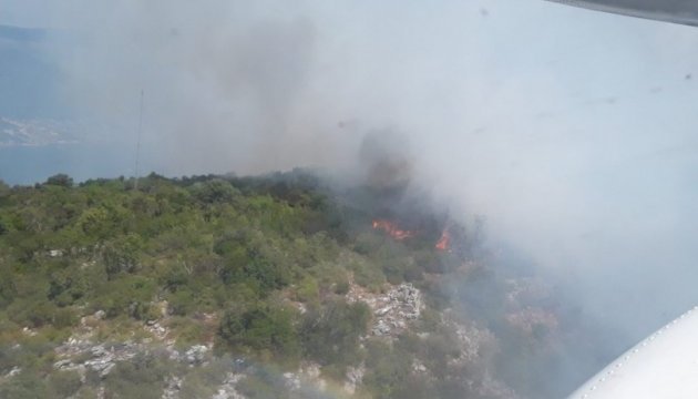 Український літак допомагає гасити лісові пожежі у Чорногорії
