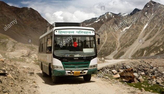 В Індії автобус впав в ущелину, 25 загиблих