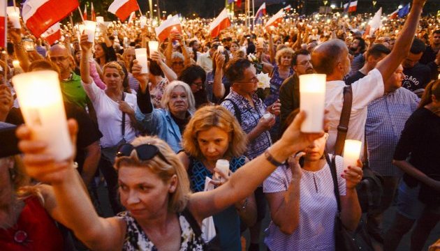 Сенат Польщі схвалив судову реформу попри протести 