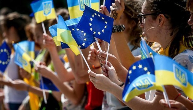 Cuanto más es fuerte Ucrania en el plano económico, más rápido terminará el conflicto en Donbás – expertos

