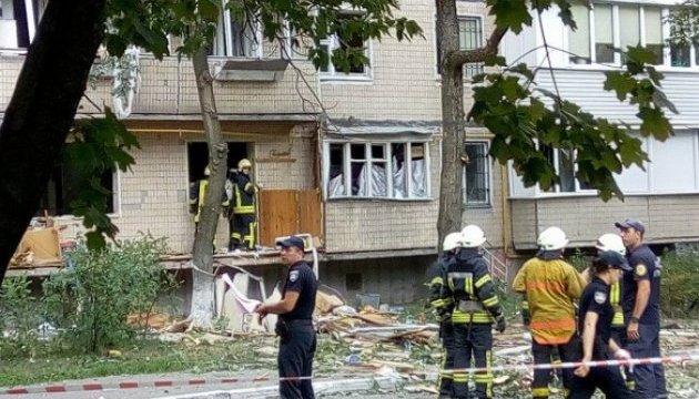 У київській багатоповерхівці стався вибух, евакуюють мешканців