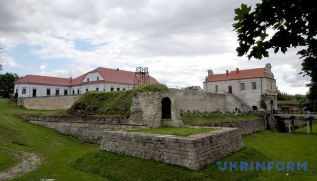 Туристичні QR-коди та 3D-модель замків представлять на Тернопільщині