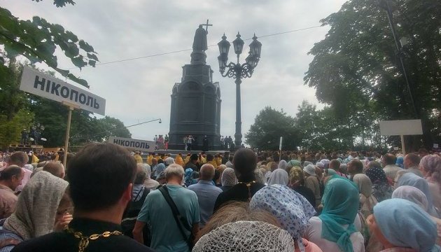 На Володимирській гірці - вже шість тисяч вірян Московського патріархату