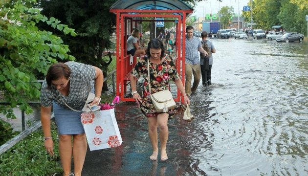 Дощі та грози: синоптик розповіла, як просувається циклон