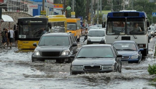 Синоптик розповіла, скільки ще дощитиме в Україні
