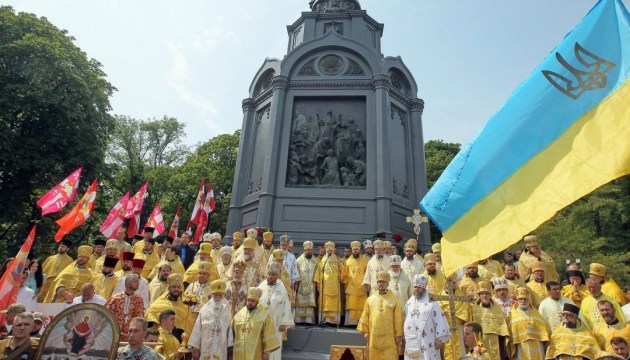 На Володимирській гірці почався молебень