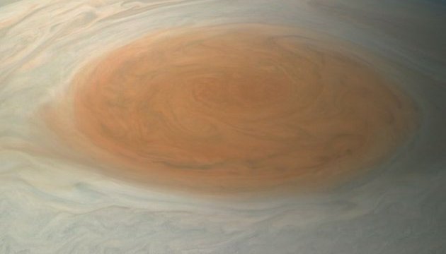 Очима космонавта: як виглядає з орбіти червона пляма Юпітера
