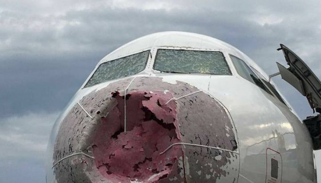 Українському пілоту дали орден за бездоганну посадку аварійного літака у Стамбулі