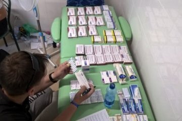 У незаконних центрах ігроманів і наркоманів “лікували” бітою, психотропами і підвалом