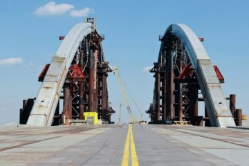 Мер Києва каже, що проїзд Подільським мостом відкриють за три роки