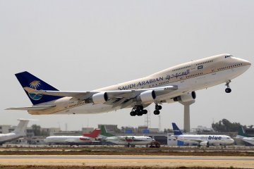 Саудівська авіакомпанія запровадила дрес-код для пасажирів
