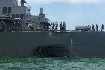 ВМС США почали розслідування за фактом зіткнення есмінця з танкером