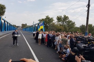 Порошенко у Харкові: Побудуємо новий завод боєприпасів
