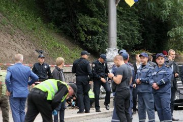 Луценко: на Грушевского хотели взорвать грузовик с военными