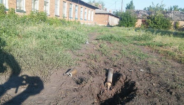 Після обстрілів бойовиків два населених пункти Донеччини без світла