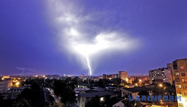 A los ucranianos les advierten de lluvias fuertes, tormentas eléctricas y granizo