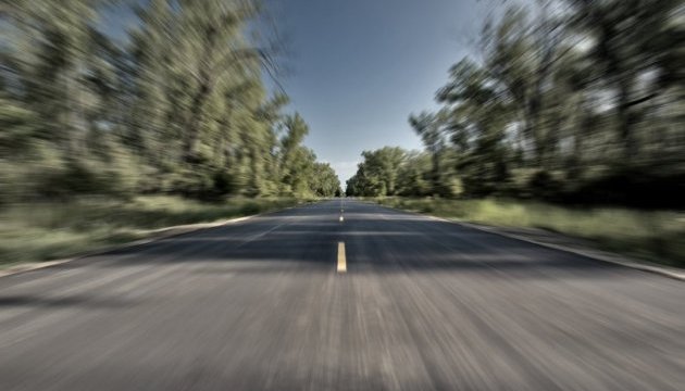 Запобіжник для зірвиголів: швидкість на дорогах можуть обмежити до 50 км