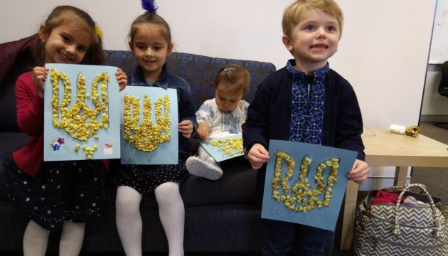 50-річчя СКУ у Сіднеї: Маленькі українці створювали паперові аплікації тризуба