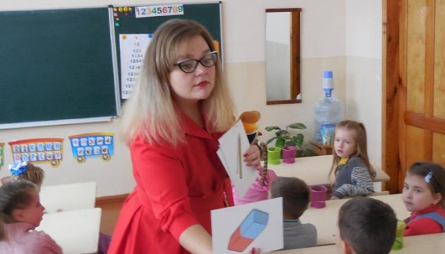 Вчителька з Кропивницького виграла конкурс у Кембриджі