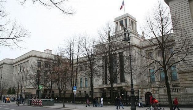 Activists picket Russian embassy in Berlin demanding release of Ukrainian political prisoners