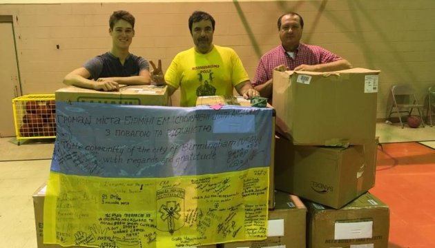 Благодійники з Америки зібрали 230 кг допомоги для вінницьких військових