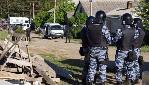 У Криму силовики обшукують будинок мусульманської родини