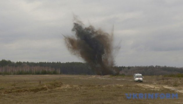 Ukrainian servicemen blown up on explosive device in ATO area in Donbas 