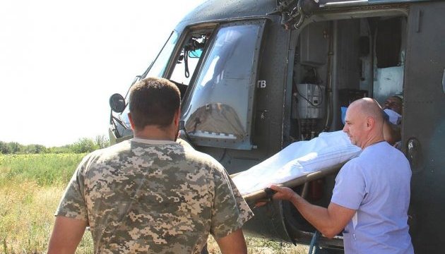 Із зони АТО вертольотом забрали тяжко поранених бійців