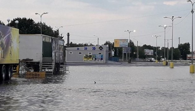 Злива в Одесі: “попливли” машини і парковки
