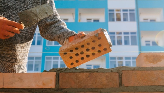 На верхніх поверхах новобудов дозволять склити балкони