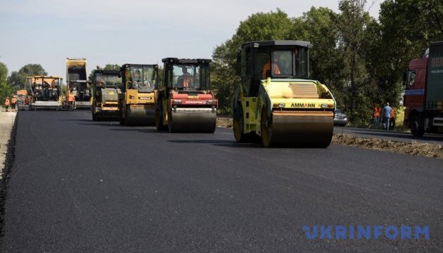 Дніпропетровщина виділяє близько мільярда на ремонт доріг