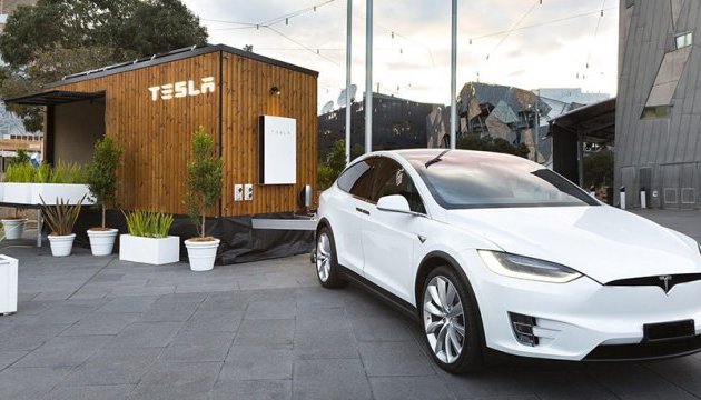 Міні-будинок Tesla проїде Австралією з екопрограмою