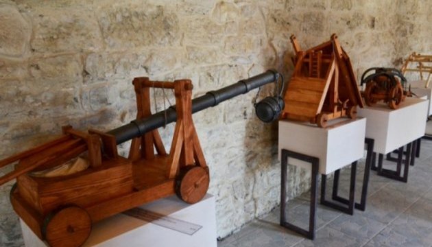 У тернопільському музеї можна випробувати штурмову драбину да Вінчі