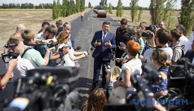 Groysman: 70 km of roads in Mykolaiv region to be repaired this year