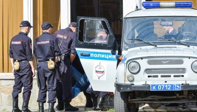 Чоловік з ножем напав на перехожих у Сургуті, восьмеро поранених Чоловік з ножем напав на перехожих у Сургуті, восьмеро поранених