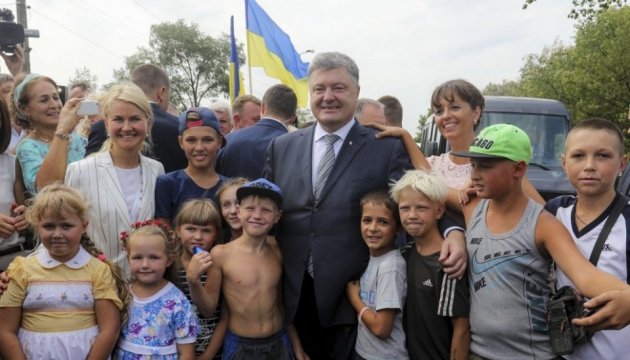 Poroshenko opens strategic bridge in Kharkiv region