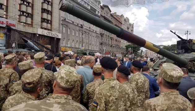 Україна має вивести своє озброєння на рівень ХХІ століття - Президент