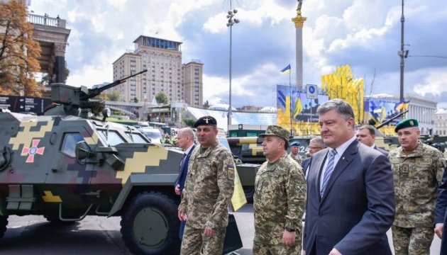 President opens defense exhibition on Khreshchatyk