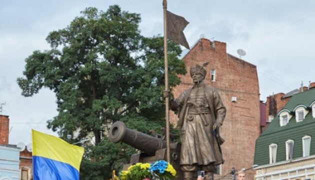 День міста в Харкові: пам’ятник атаману Сірку, парад вишиванок і DZIDZIO