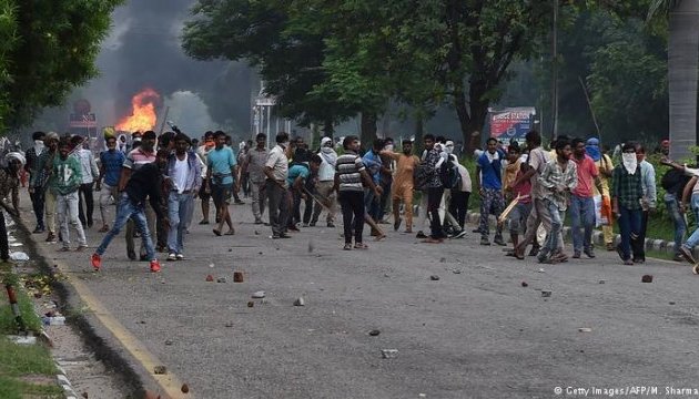 В Індії 30 людей загинули в ході заворушень через суд над гуру