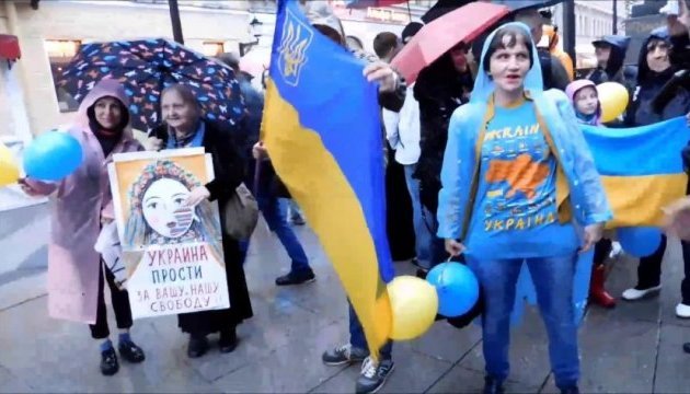 Une action en soutien de l’Ukraine a eu lieu à St-Petersbourg 