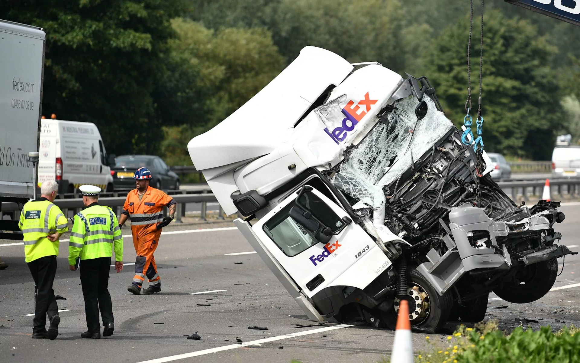 У Британії зіткнулися дві вантажівки та мікроавтобус, є жертви