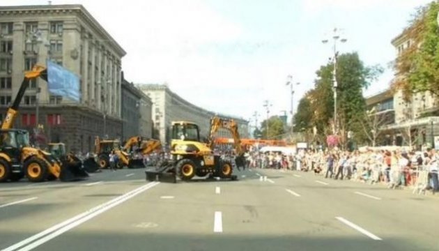 Un spectacle des excavateurs a été organisé dans le centre de Kyiv (vidéo)