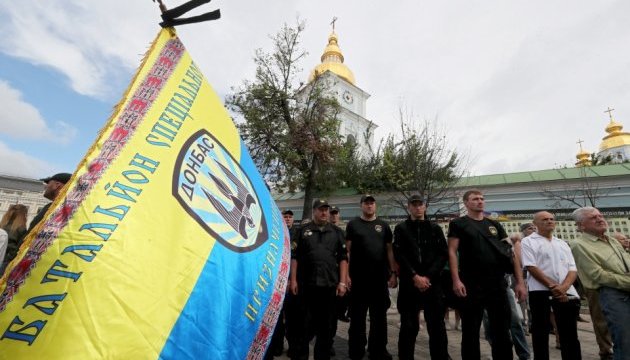 У Києві вшановують жертв Іловайської трагедії