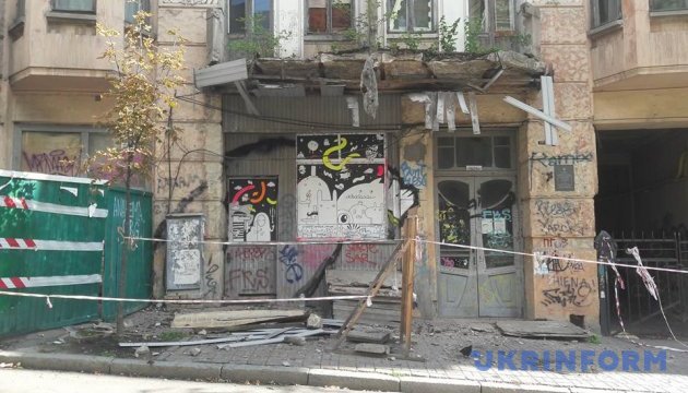 У київському історичному будинку обвалився балкон