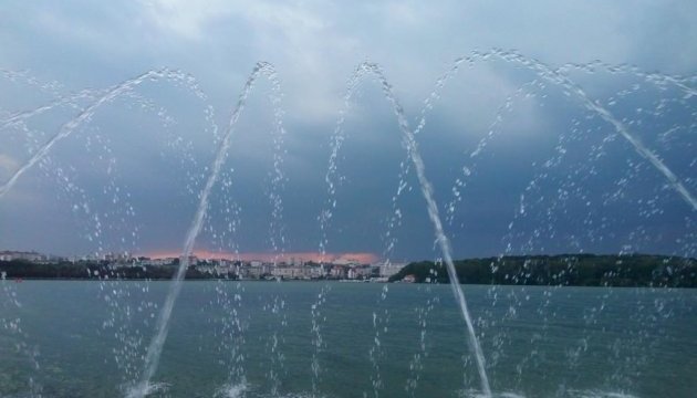 У Тернополі з'явився довжелезний фонтан 