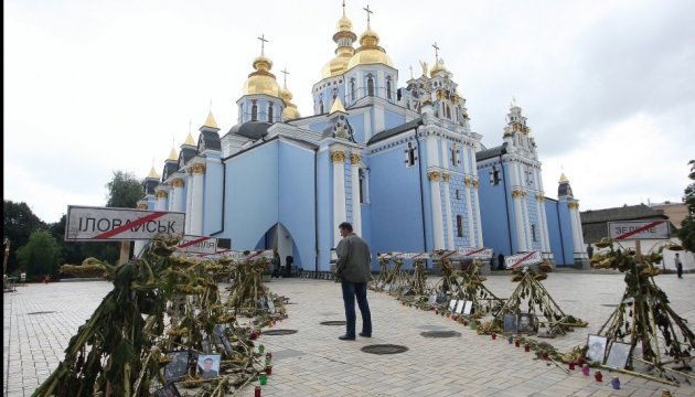 Kyiv conmemora el tercer aniversario de la tragedia de Ilovaisk (Fotos)